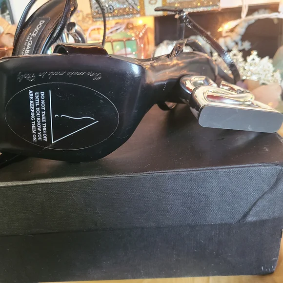 Dolce & Gabbana Black Heels with Silver Geometric Design - Picture 5 of 6